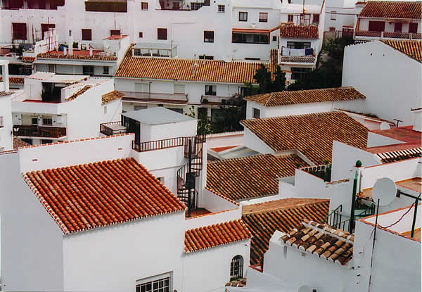 スペインの住宅 建築の瓦 屋根